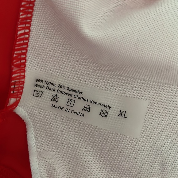 Red bikini top - Picture 4 of 4